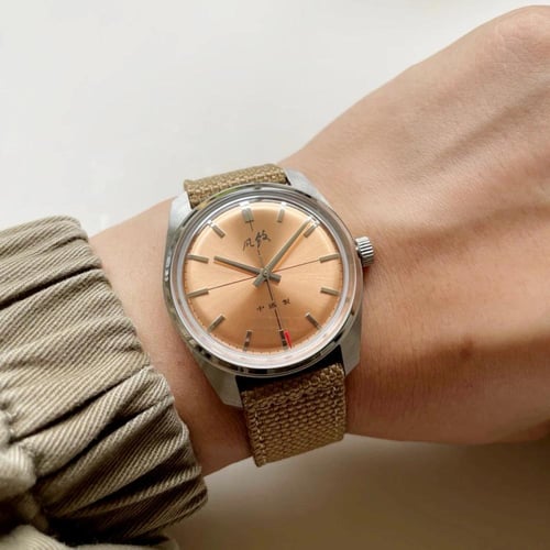 ساعة Merkur الأصلية