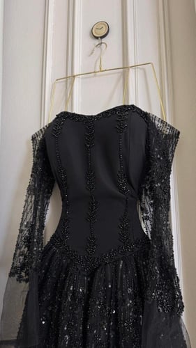 فستان سهره اسود راقي الخامة تل مطرز بخرز وباربي تط...