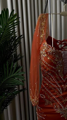 فستان سهره اورنج الخامة باربي+اكمام تل + تطريز يدو...