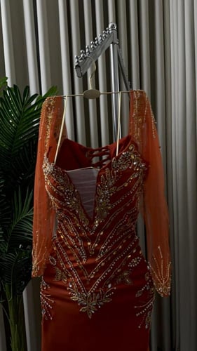 فستان سهره اورنج الخامة باربي+اكمام تل + تطريز يدو...