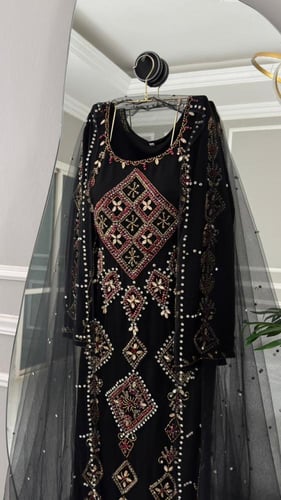 فستان سهره اسود الخامة باربي وت تطريز يدوي