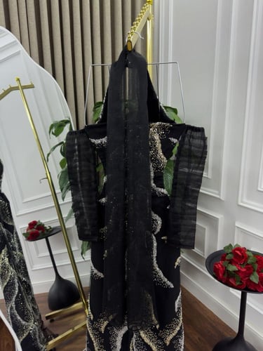 فستان سهره مطرز أسود وبيج بالكامل باكمام شفافة وطو...