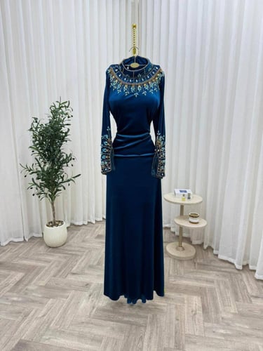 فستان سهره كحلي الاخمة مخمل كوري + تطريز يدوي اصلي