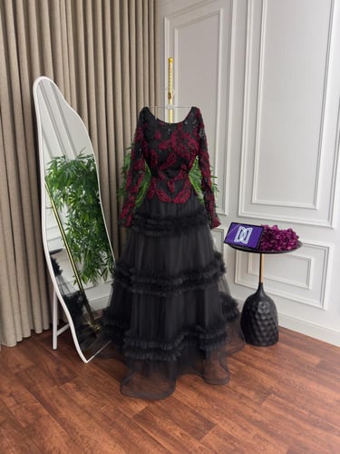 فستان سهره اسود الخامه الصدر كلفه تطريز تل كلوش