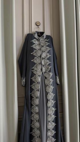 قفطان مغربي رمادي الخامه حرير وكلفه وخرز