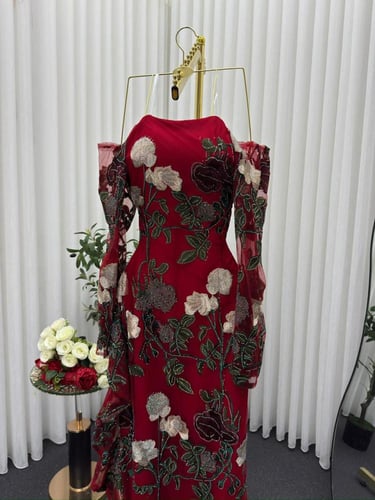 فستان سهره احمر الخامة تل على حرير طبيعي وفصوص زير...