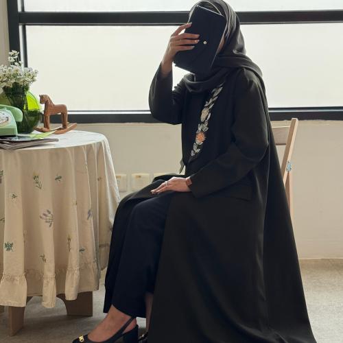 عباية لوريفا – اللون الزيتي الغامق