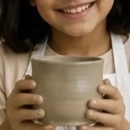 ورشة تشكيل كوب باستخدام عجلة الخزف الكهربائية ( يو...