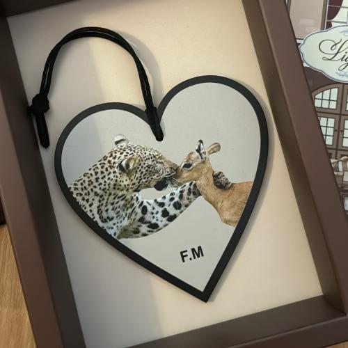 غزال وفهد F.M + عبارة من الخلف