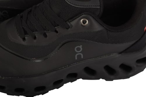 حذاء اون راننق X لويفي