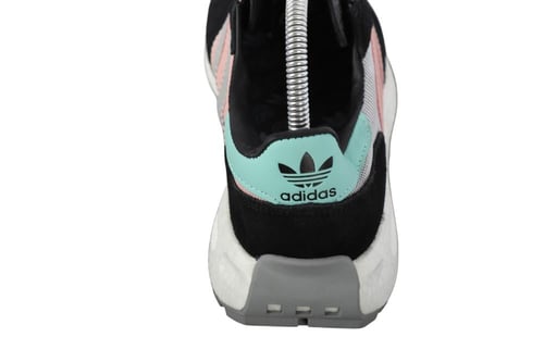 حذاء أديداس ريتروباي