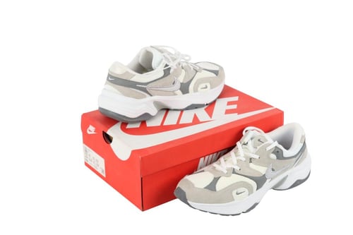 حذاء نايك انيشتر