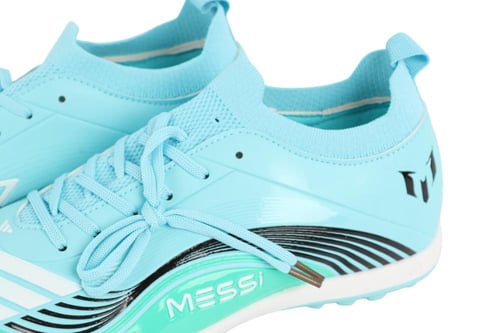 حذاء كرة اديداس