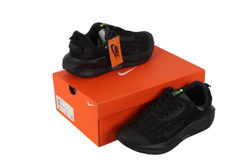 حذاء نايك زوم