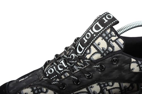 حذاء ديور B22