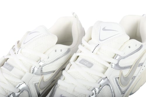 حذاء نايك P-7000