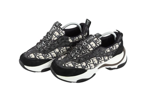 حذاء ديور B22