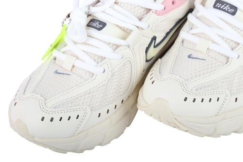 حذاء نايك P-7000