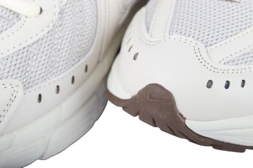 حذاء نايك P-7000