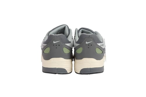 حذاء نايك P6000