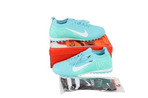 حذاء كرة قدم نايك