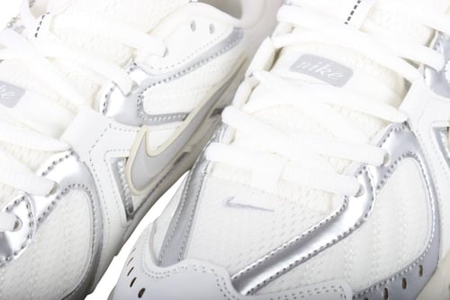 حذاء نايك P-7000