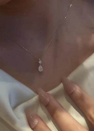 قلادة ناعمه و أنيقة