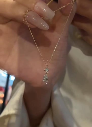 قلادة ناعمه و أنيقة