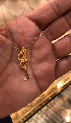 قلادة بتصميم حصري جذاب