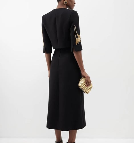 Elysian Noir الطقم الأسود بالتطريز الذهبي