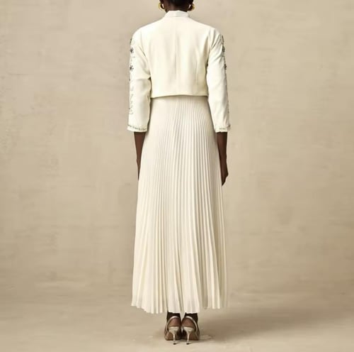 Regal Grace – فستان الفخامة الملكي مع جاكيت مطرز