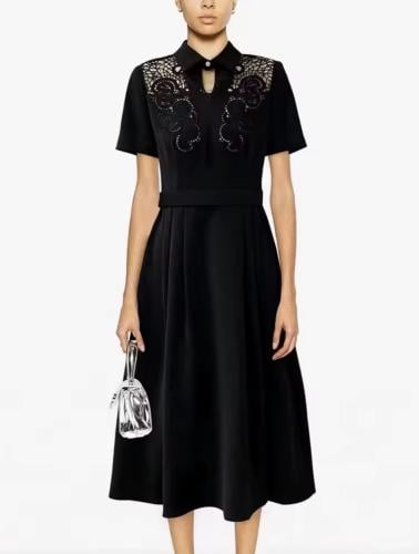 Timeless Grace – فستان الأناقة الكلاسيكية