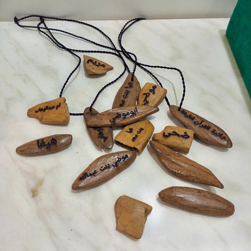 النقش على كسر العود