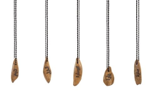 النقش على كسر العود