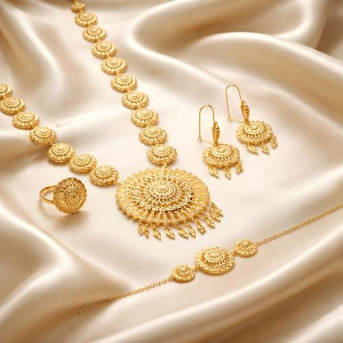 A 21-karat jewelry set