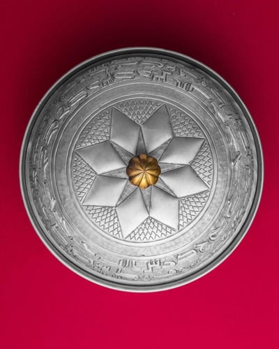 حافظة مميزة بحروف عربية