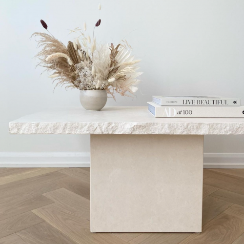 طاولة قهوة من الحجر الجيري