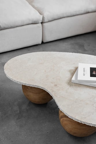 طاولة قهوة سطح رخامي بثلاث كور عصرية