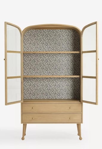 خزانة موريتّي – Moretti Oak Curio Cabinet