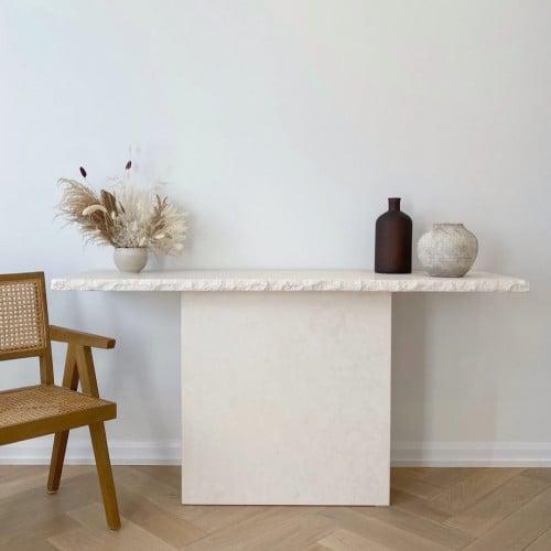 كونسول من رخام حجري