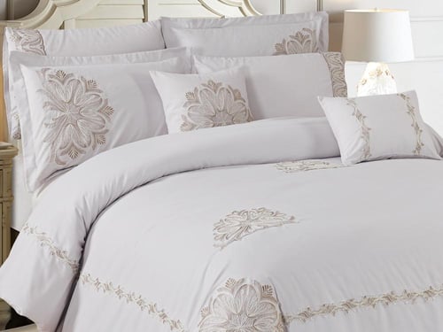 مفرش SAFTY فاخر مطرز مزدوج - 200×200 سم - 8 قطع -...