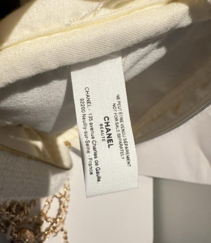 شنطه شانيل الشتويه ابيض