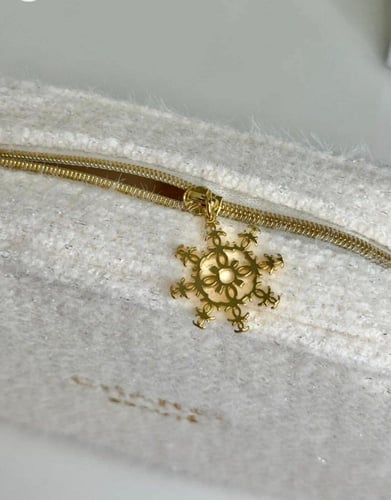 شنطه شانيل الشتويه ابيض