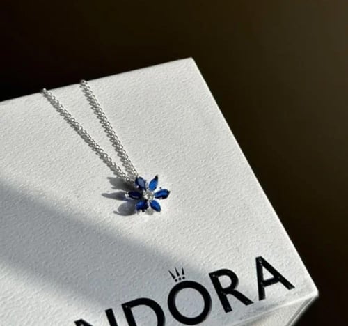 سلسال باندورا PANDORA ورده ازرق مع ملحقات