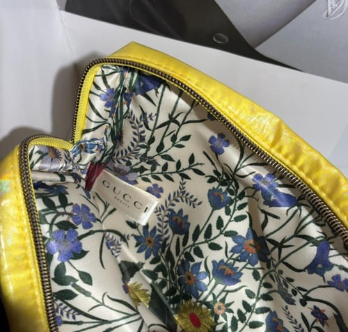 شنطه مكياج جوتشي اصفر