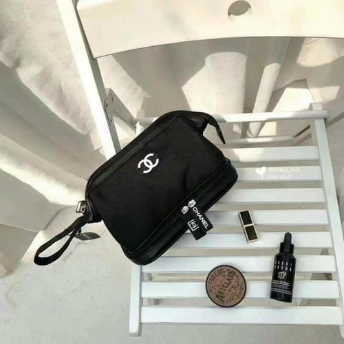 شنطة ميكب ومستلزمات شانيل وتر بروف