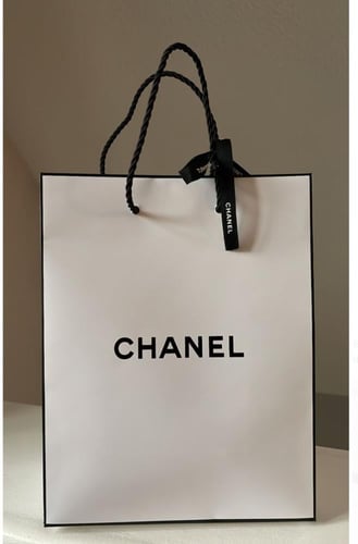 كيس شانيل اصلي + شريطه من اختيارك للون