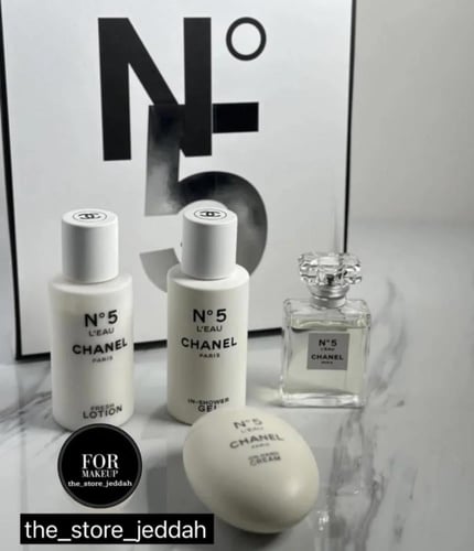 بكج شانيل شامل الملحقات الابيض متوفر فقط