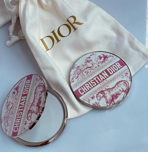 مرايه كريستيان ديور مزخرف كع الملحقات وباوتش