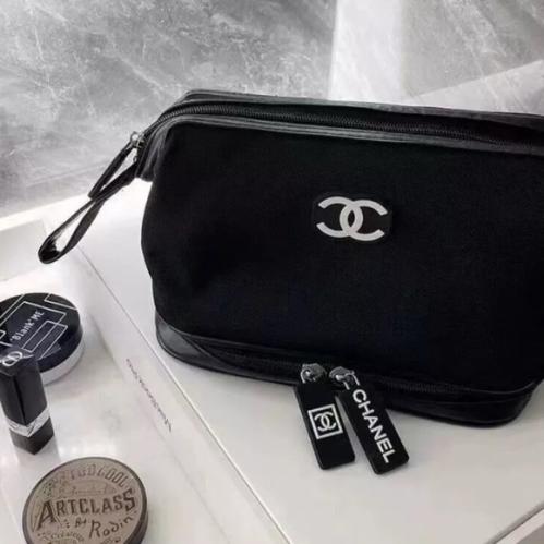 شنطة ميكب ومستلزمات شانيل وتر بروف